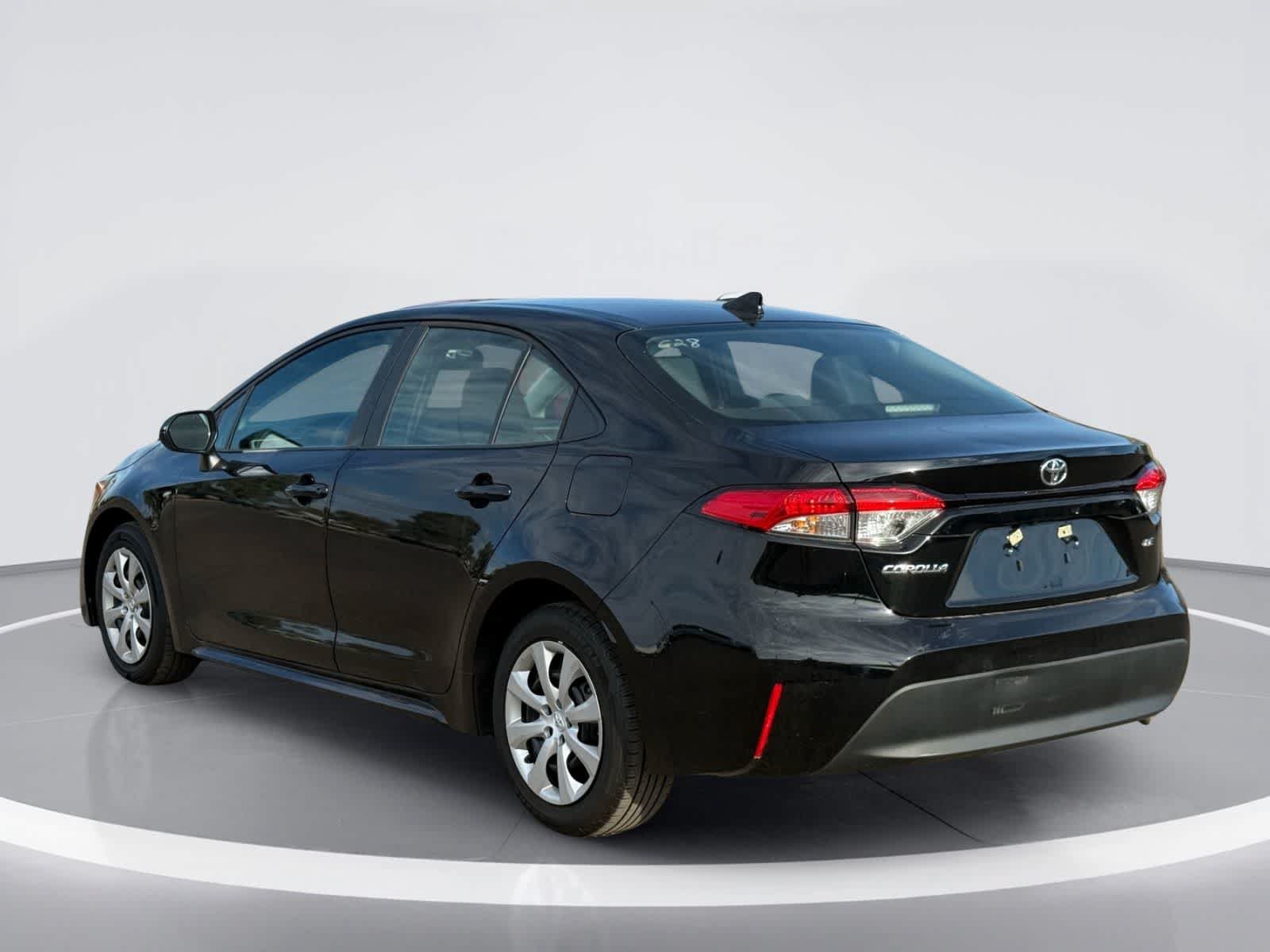Used 2026 Toyota Corolla LE FWD image 4