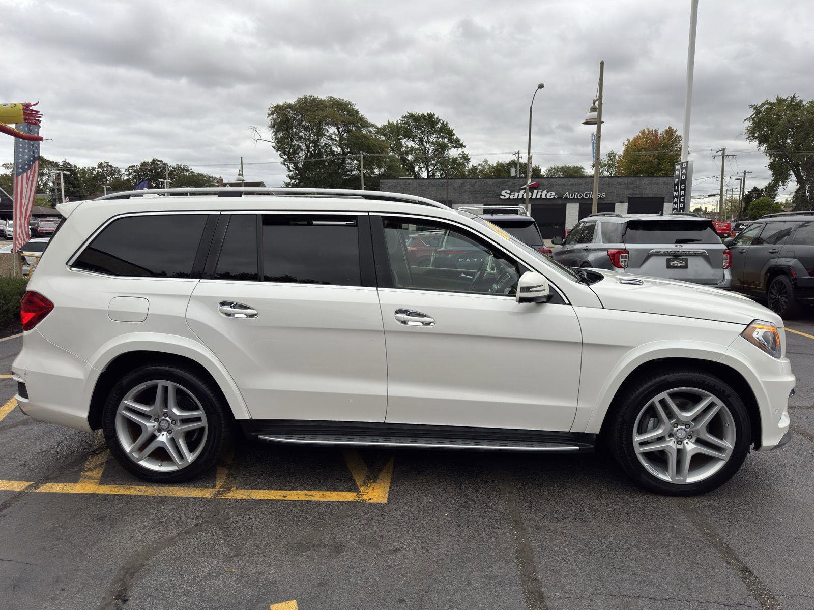 Used 2014 Mercedes-Benz GL 550 4MATIC image 7