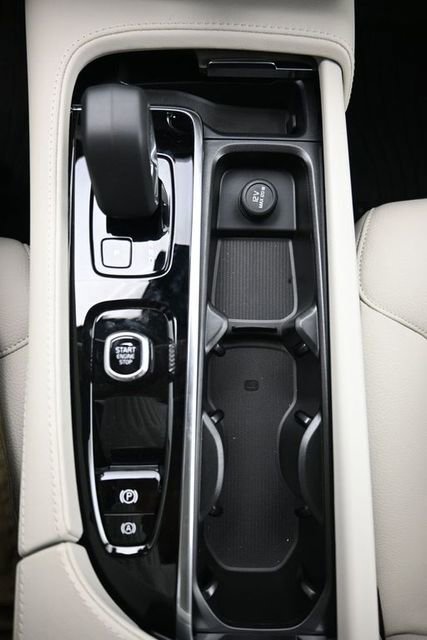 Used 2025 Volvo XC90 B6 Plus w/ Protection Package Premier image 11