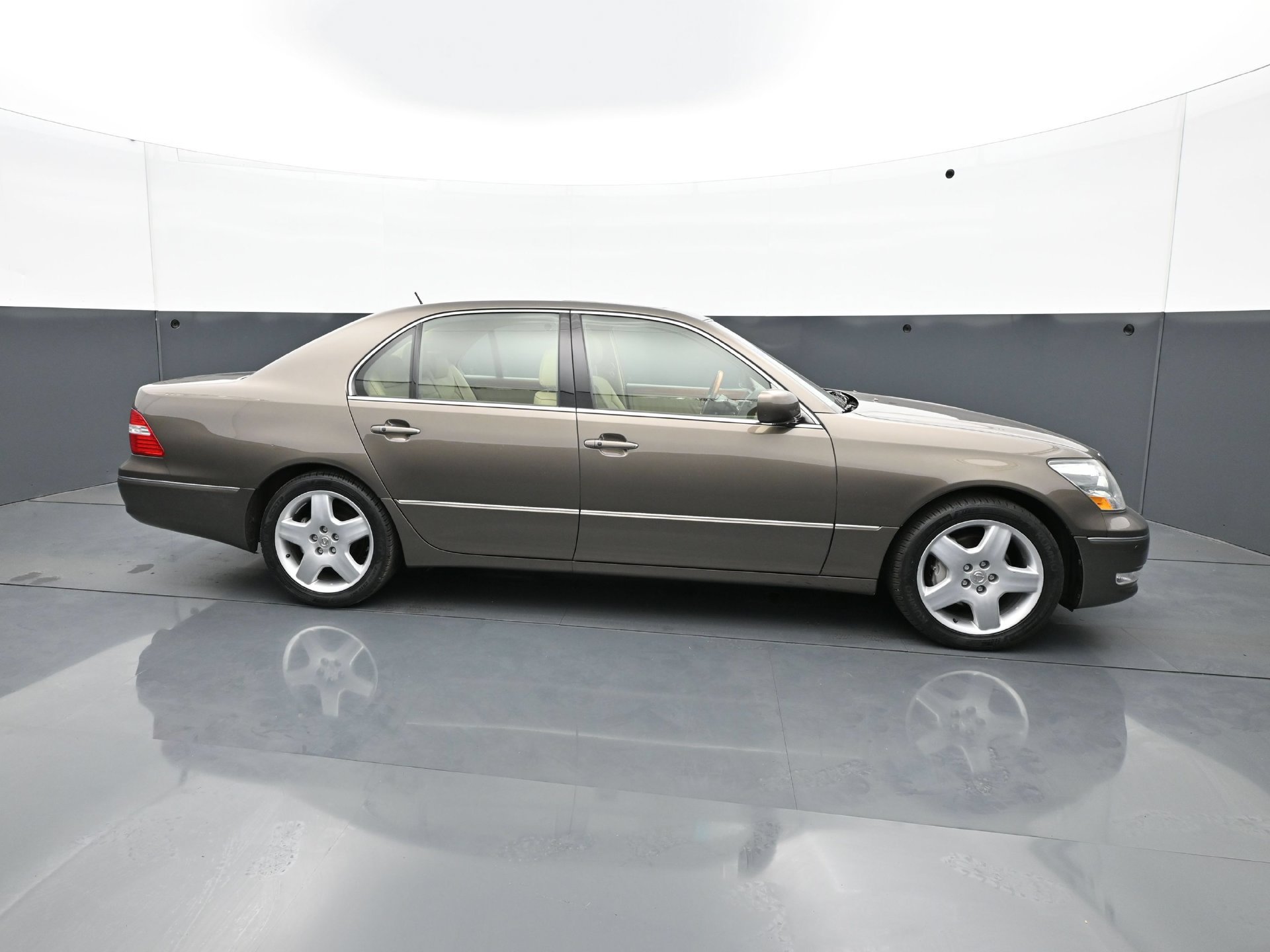 Used 2005 Lexus LS 430 RWD image 8