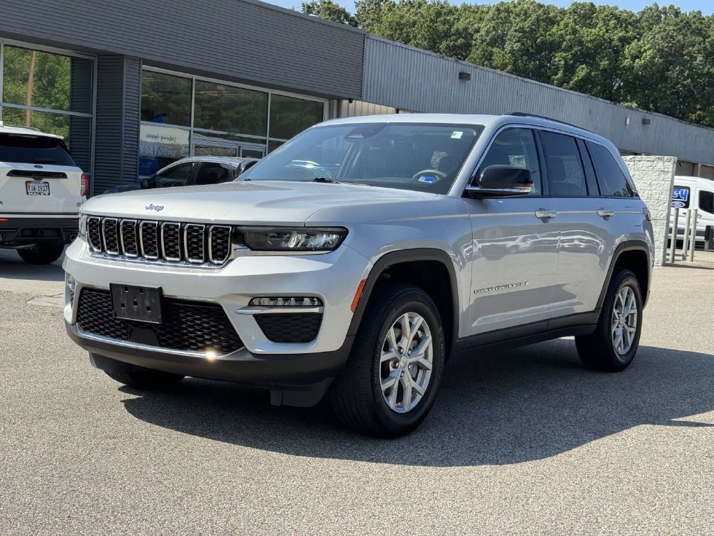 Used 2023 Jeep Grand Cherokee Limited AWD/4WD image 25