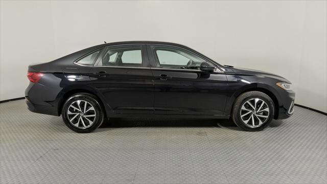 Used 2025 Volkswagen Jetta S image 8