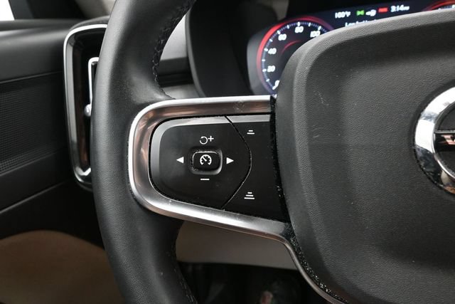 Used 2022 Volvo XC40 T4 Momentum FWD image 25