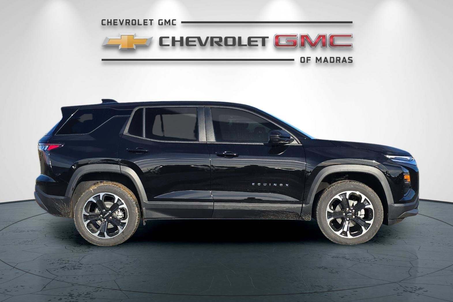 New 2026 Chevrolet Equinox LT w/ Convenience Package II image 2