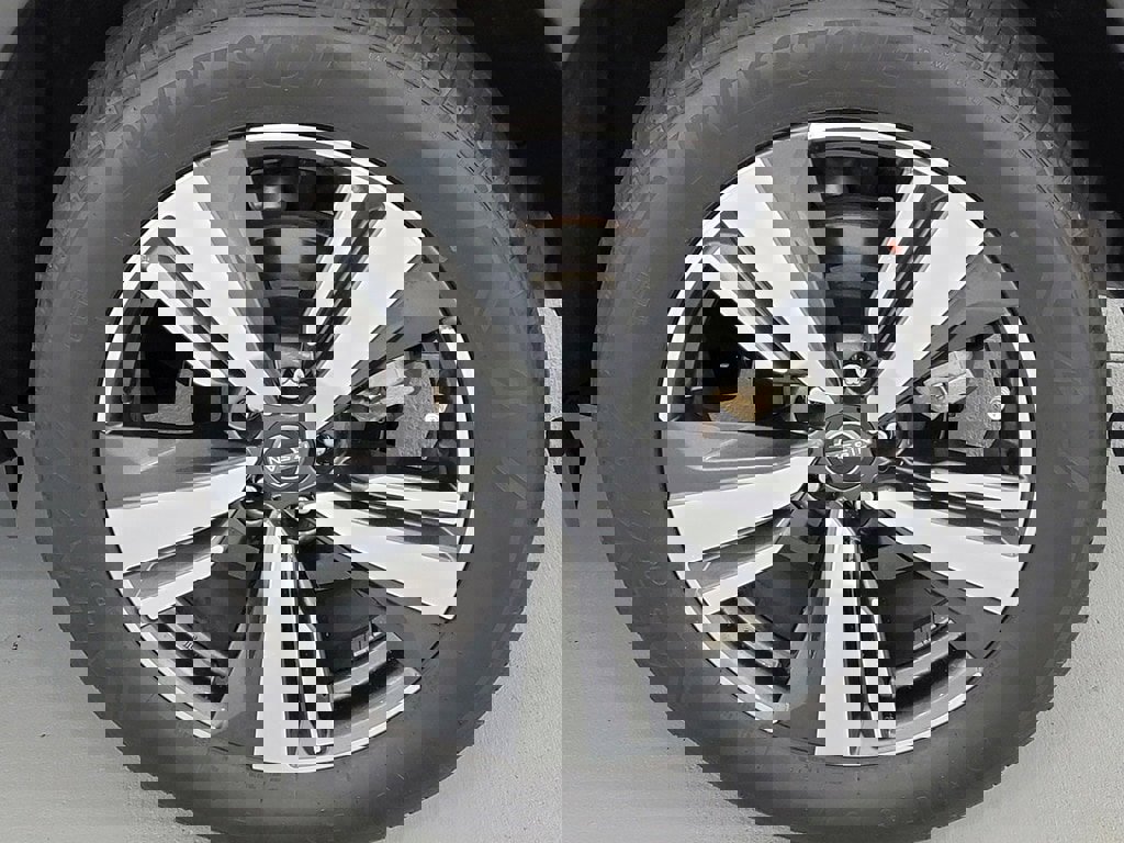 Used 2023 Nissan Rogue SL w/ SL Premium Package image 11