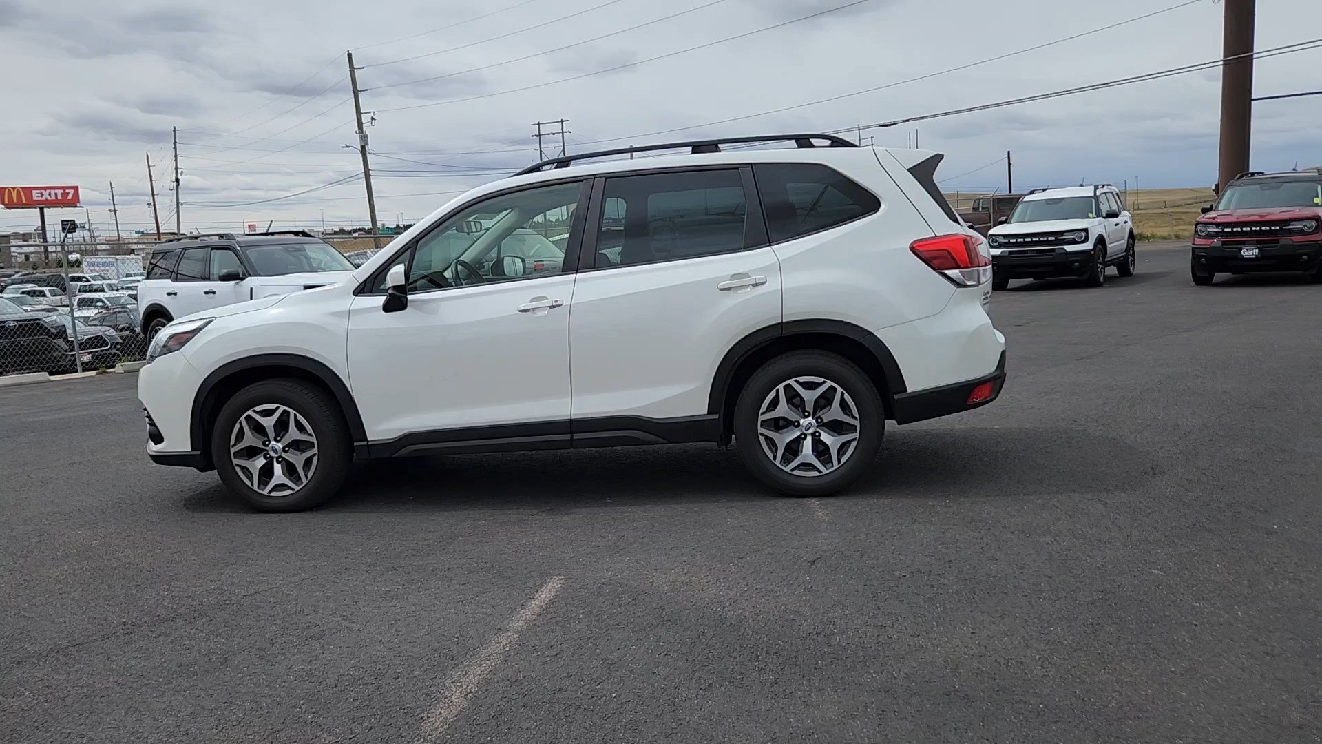 Used 2022 Subaru Forester Premium AWD/4WD image 2