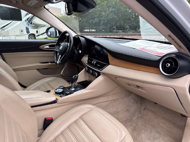 Used 2017 Alfa Romeo Giulia Ti w/ TI Lusso Light Wood Package AWD/4WD image 28