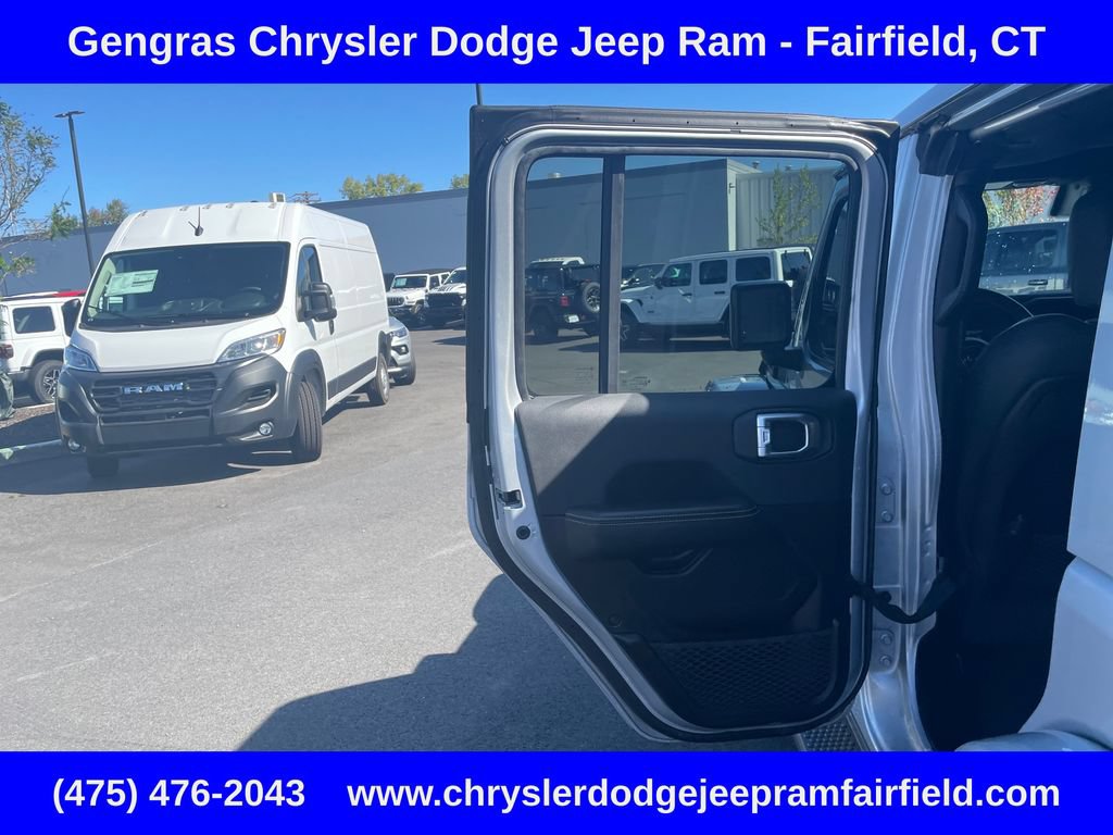 Certified 2024 Jeep Wrangler Unlimited Sahara w/ Technology Group AWD/4WD image 39