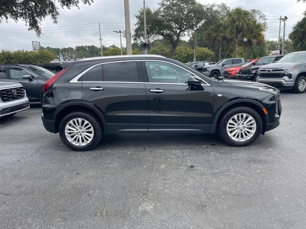 Used 2024 Cadillac XT4 Luxury w/ Cold Weather Package AWD/4WD image 7