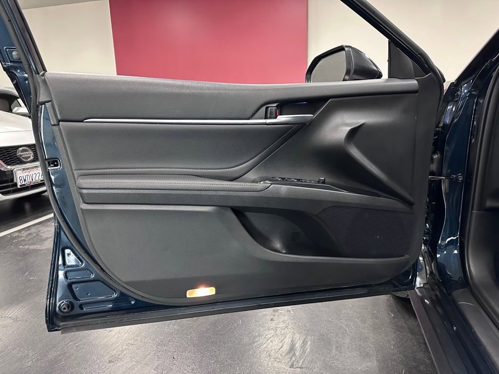Used 2018 Toyota Camry XLE image 13