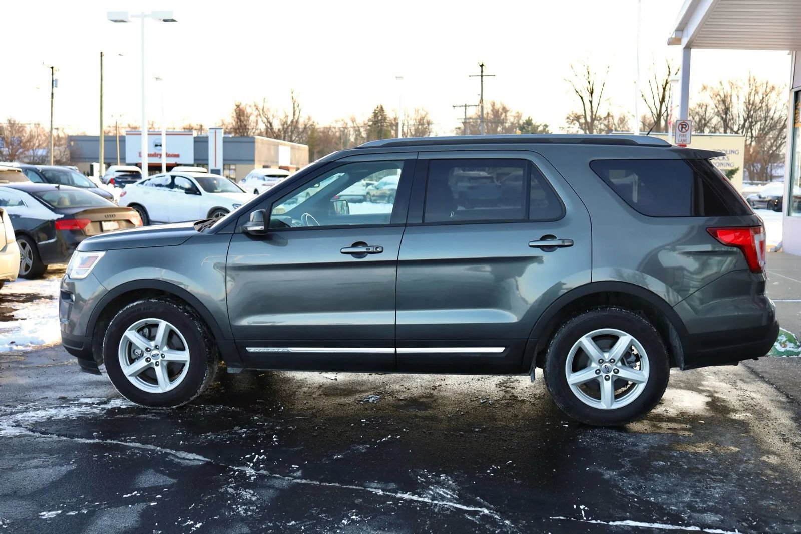 Used 2018 Ford Explorer XLT w/ Equipment Group 201A FWD image 8