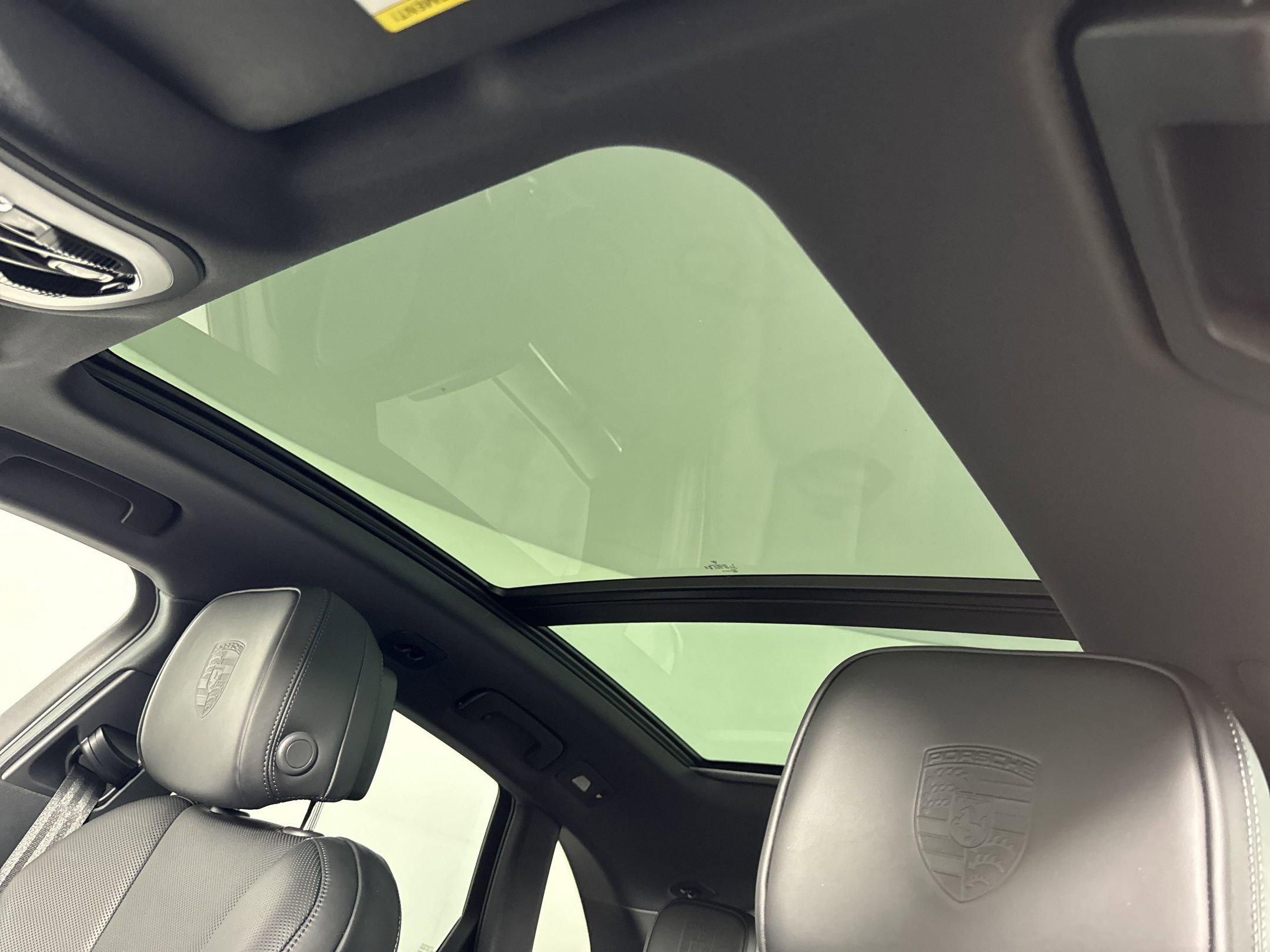 Certified 2025 Porsche Macan image 23