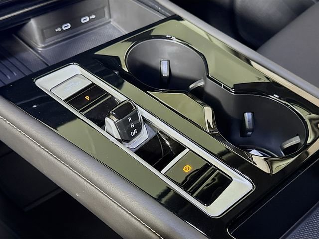 Used 2025 Volkswagen Atlas SE image 14