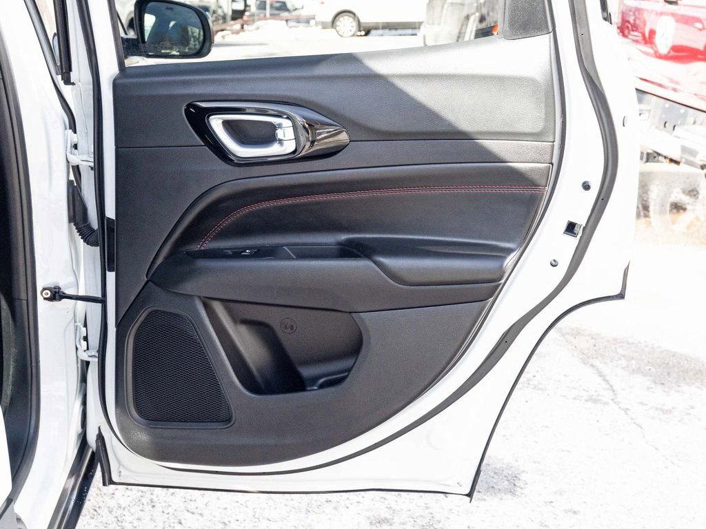 Used 2025 Jeep Compass Trailhawk image 15