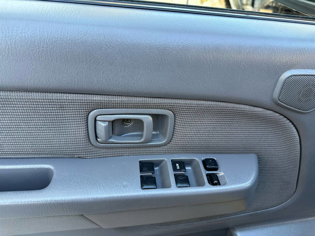 Used 2001 Nissan Xterra SE image 6