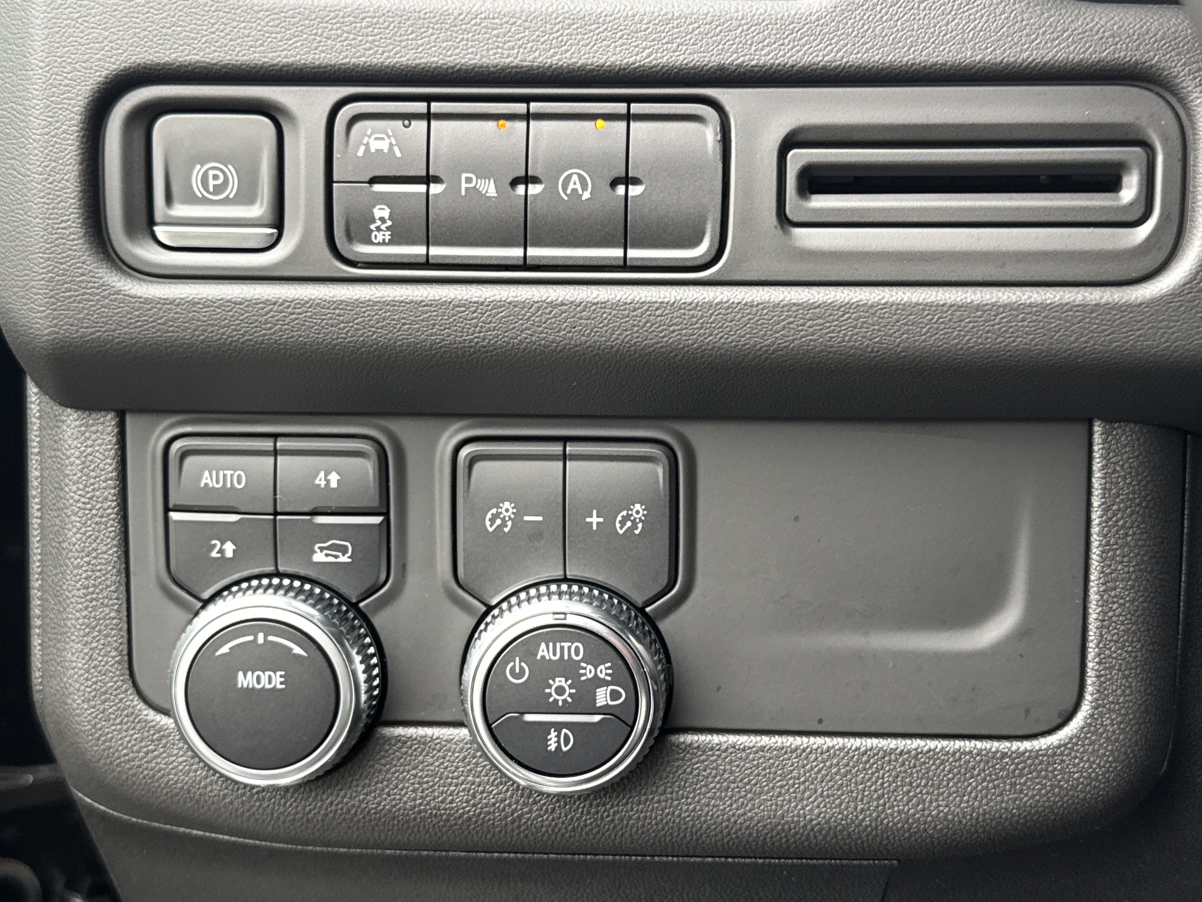 Used 2023 GMC Yukon SLT AWD/4WD image 19