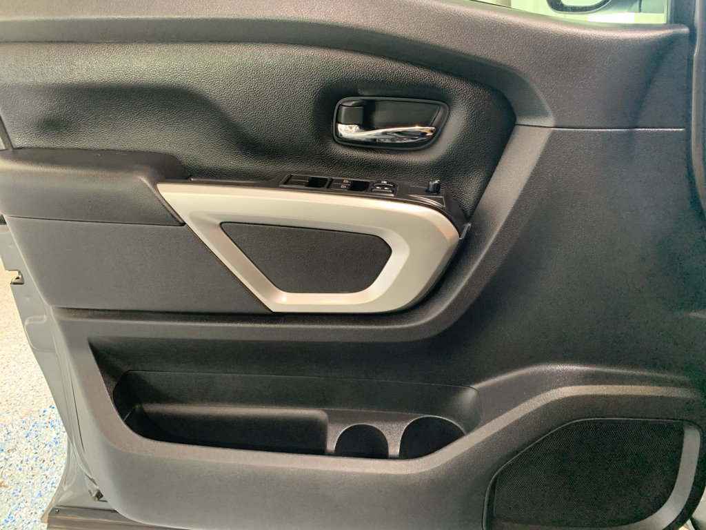 Used 2022 Nissan Titan SV RWD image 23