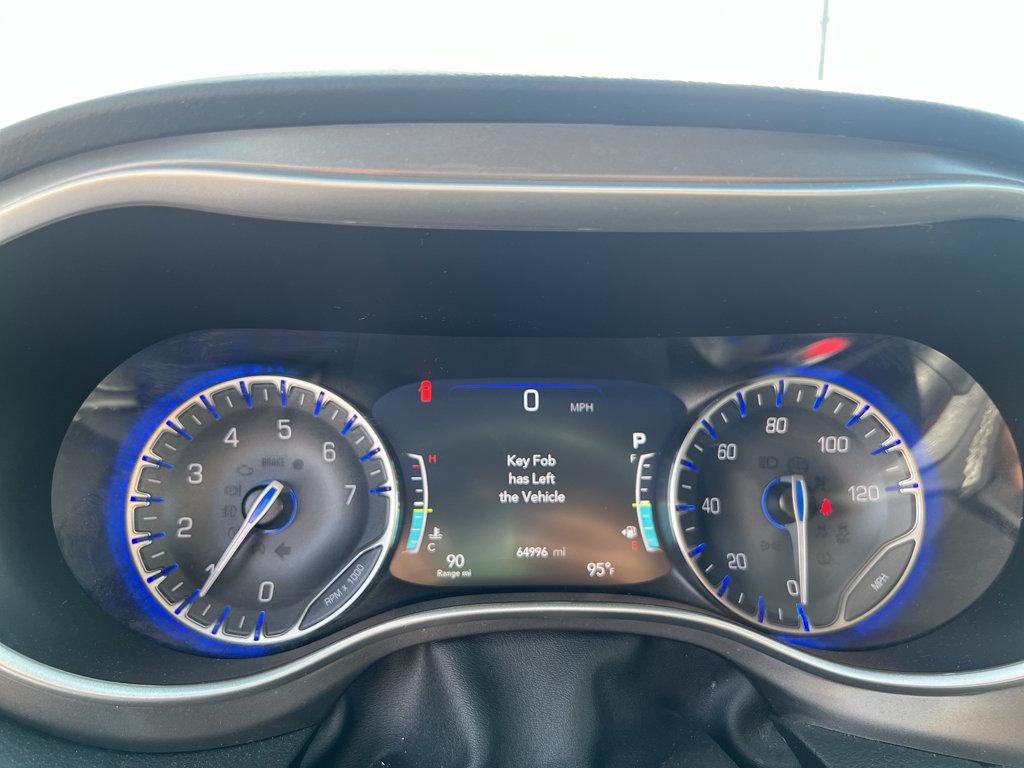 Used 2023 Chrysler Pacifica Touring-L FWD image 34