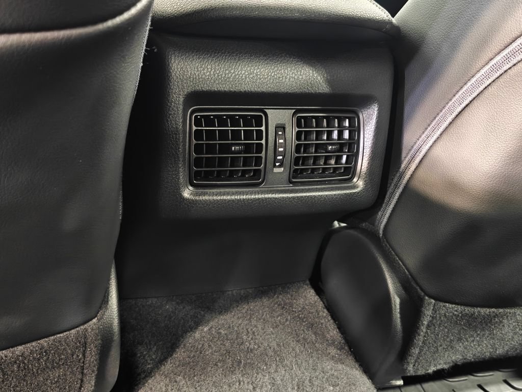 Used 2021 Toyota Camry XLE AWD/4WD image 29