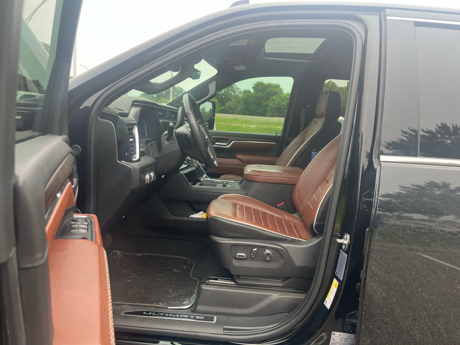 Used 2024 GMC Sierra 3500 Denali Ultimate AWD/4WD image 8