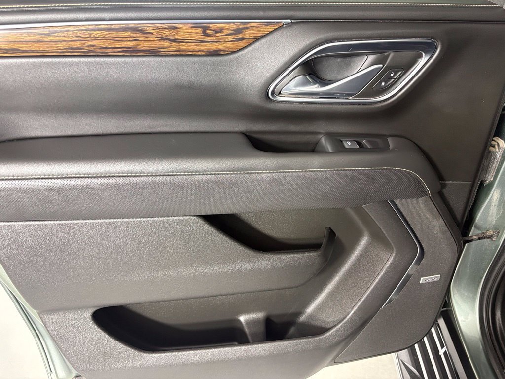 Used 2023 Chevrolet Suburban Premier AWD/4WD image 38