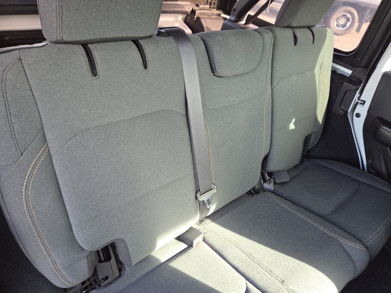Used 2024 Jeep Wrangler Unlimited Sahara w/ Safety Group AWD/4WD image 19