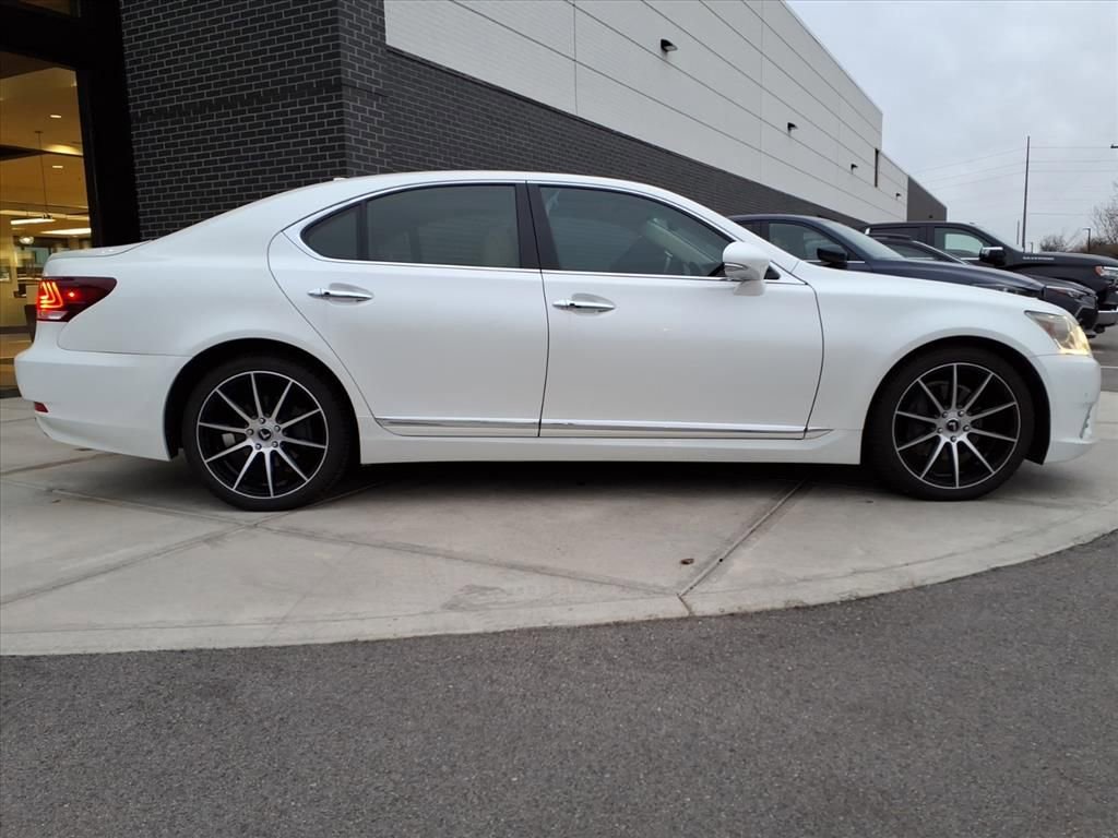 Used 2014 Lexus LS 460 w/ Comfort Package image 8