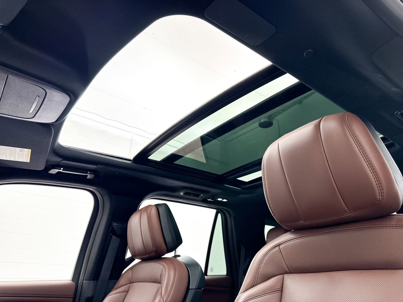 Used 2025 Lincoln Navigator Reserve AWD/4WD image 3