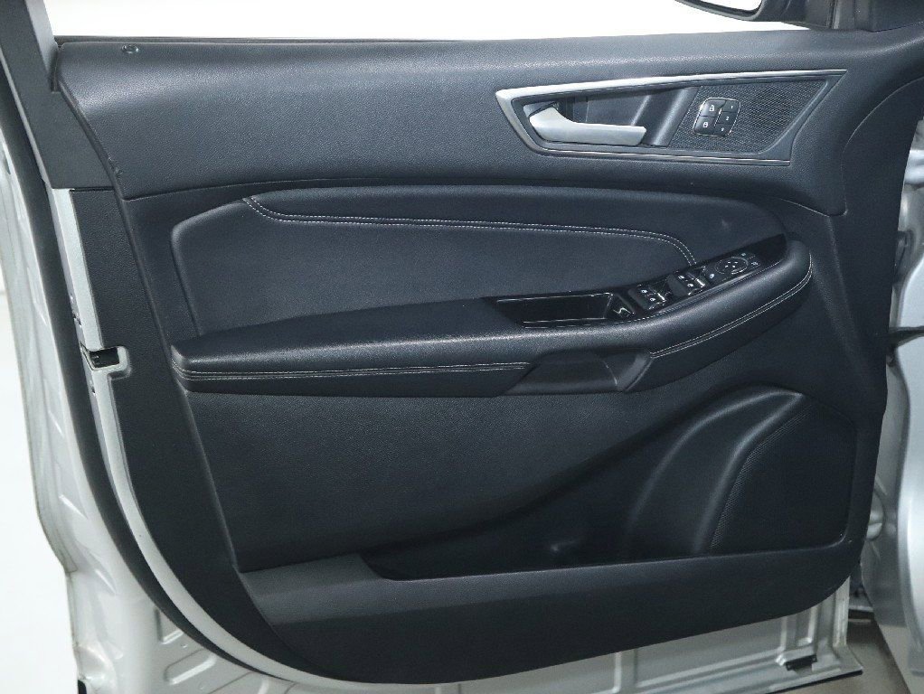 Used 2018 Ford Edge Titanium image 15