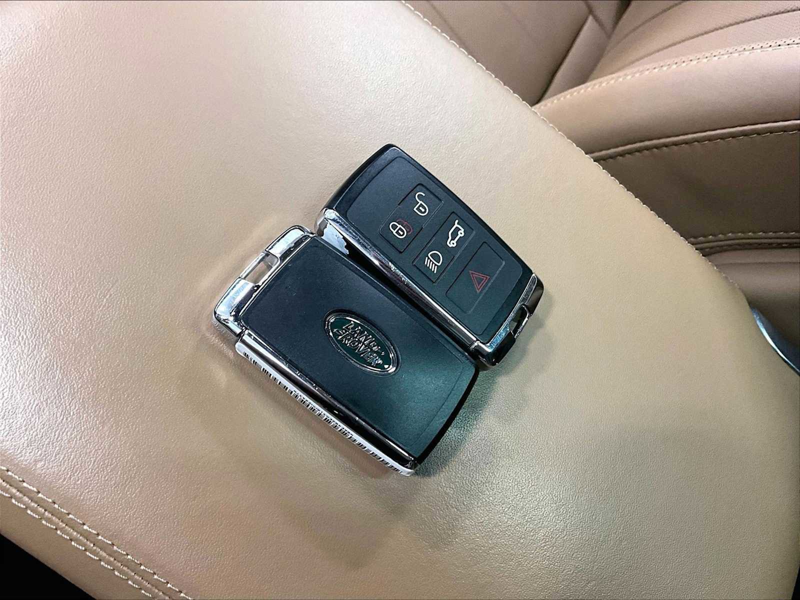 Used 2025 Land Rover Range Rover SE image 37