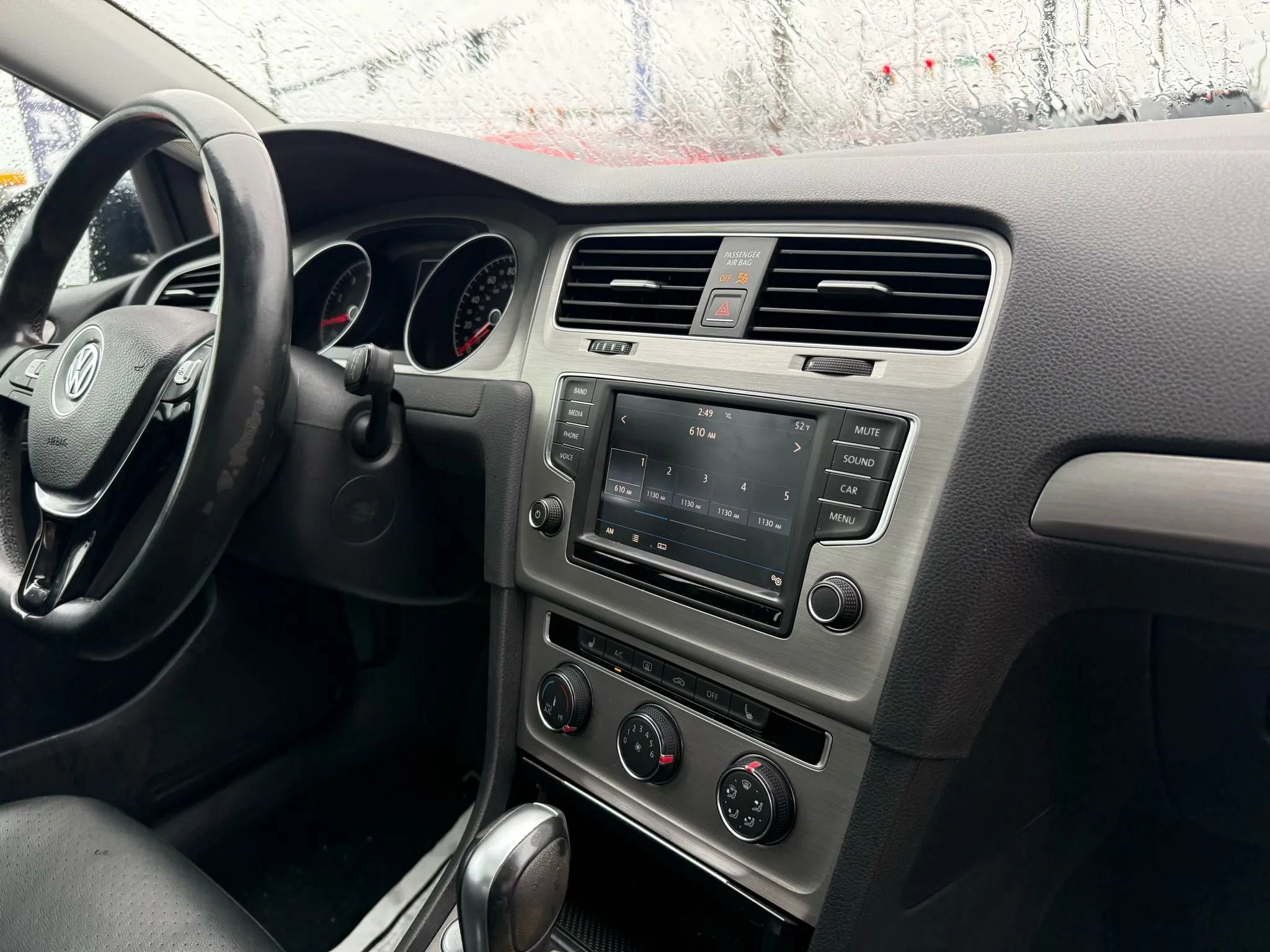 Used 2017 Volkswagen Golf Wolfsburg Edition image 24