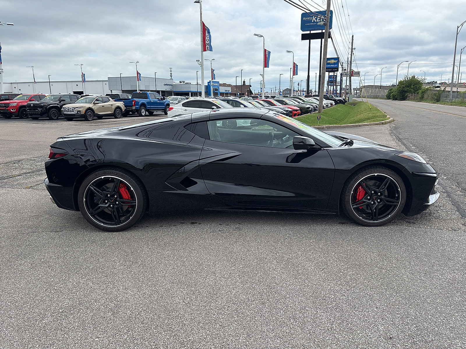 Used 2024 Chevrolet Corvette Stingray Coupe w/ Body-Color Dual Roof Package image 2