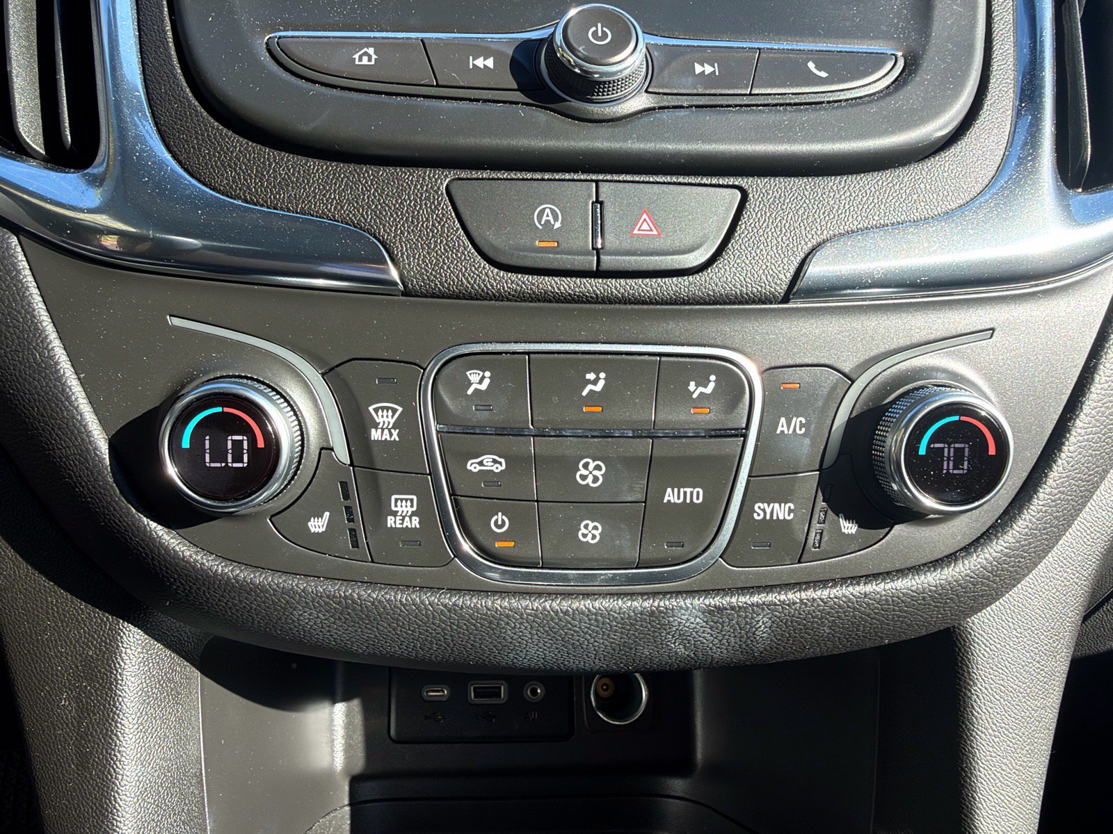 Used 2024 Chevrolet Equinox LT w/ LPO, Floor Liner Package FWD image 33