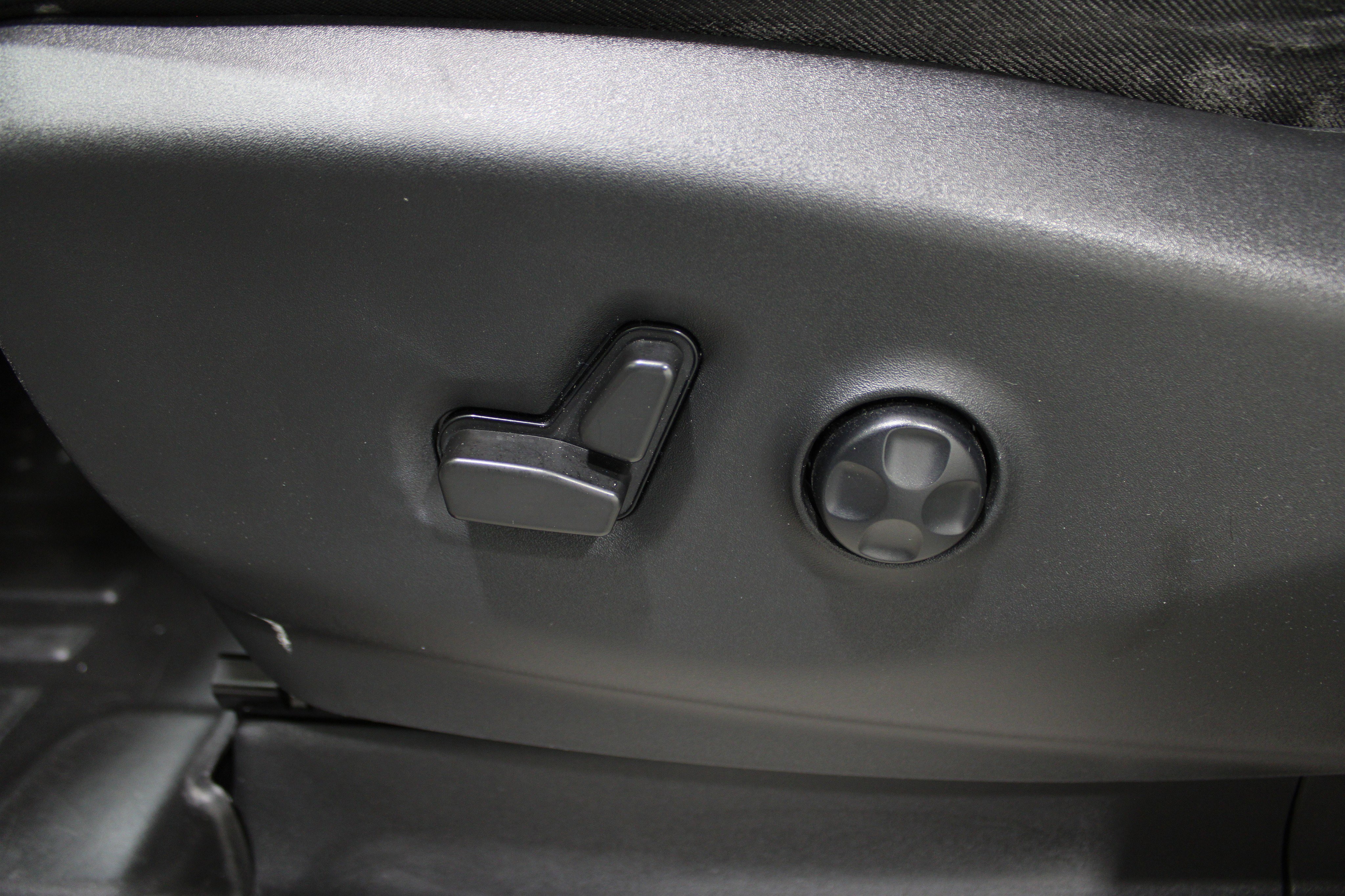 Used 2022 Chrysler Pacifica Touring-L image 4