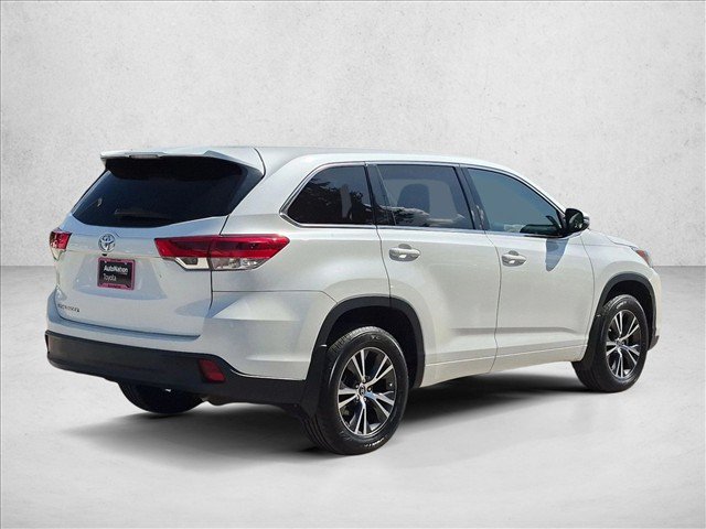 Used 2017 Toyota Highlander LE FWD image 5