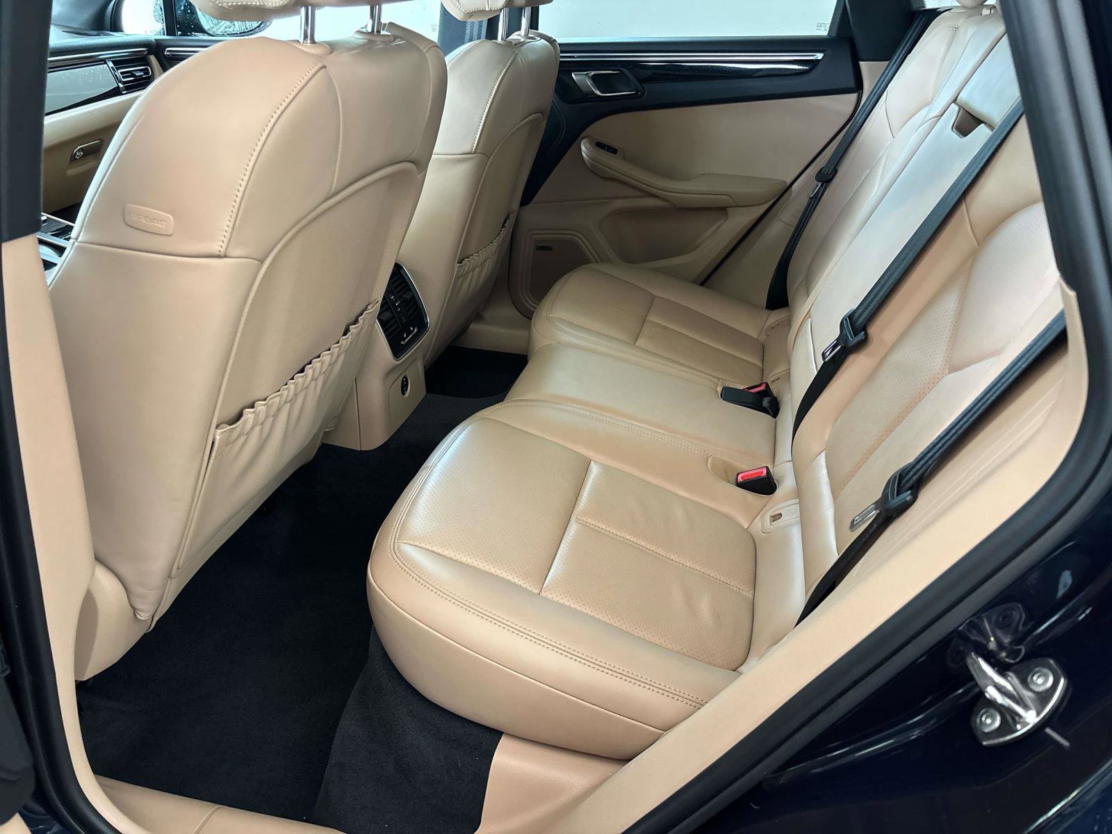 Used 2023 Porsche Macan image 7