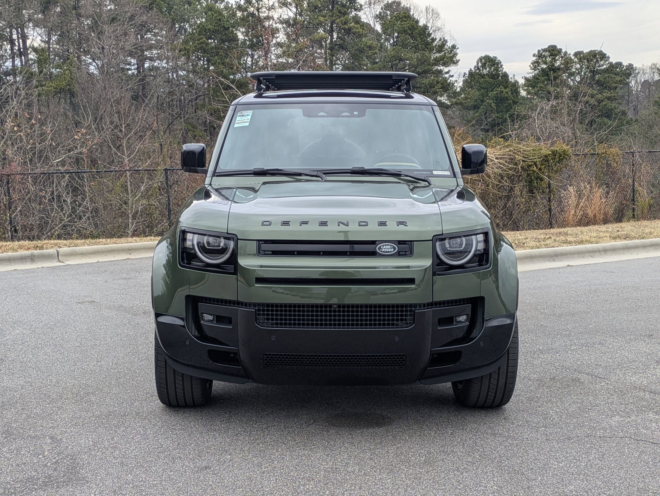 New 2026 Land Rover Defender 110 X-Dynamic SE image 2