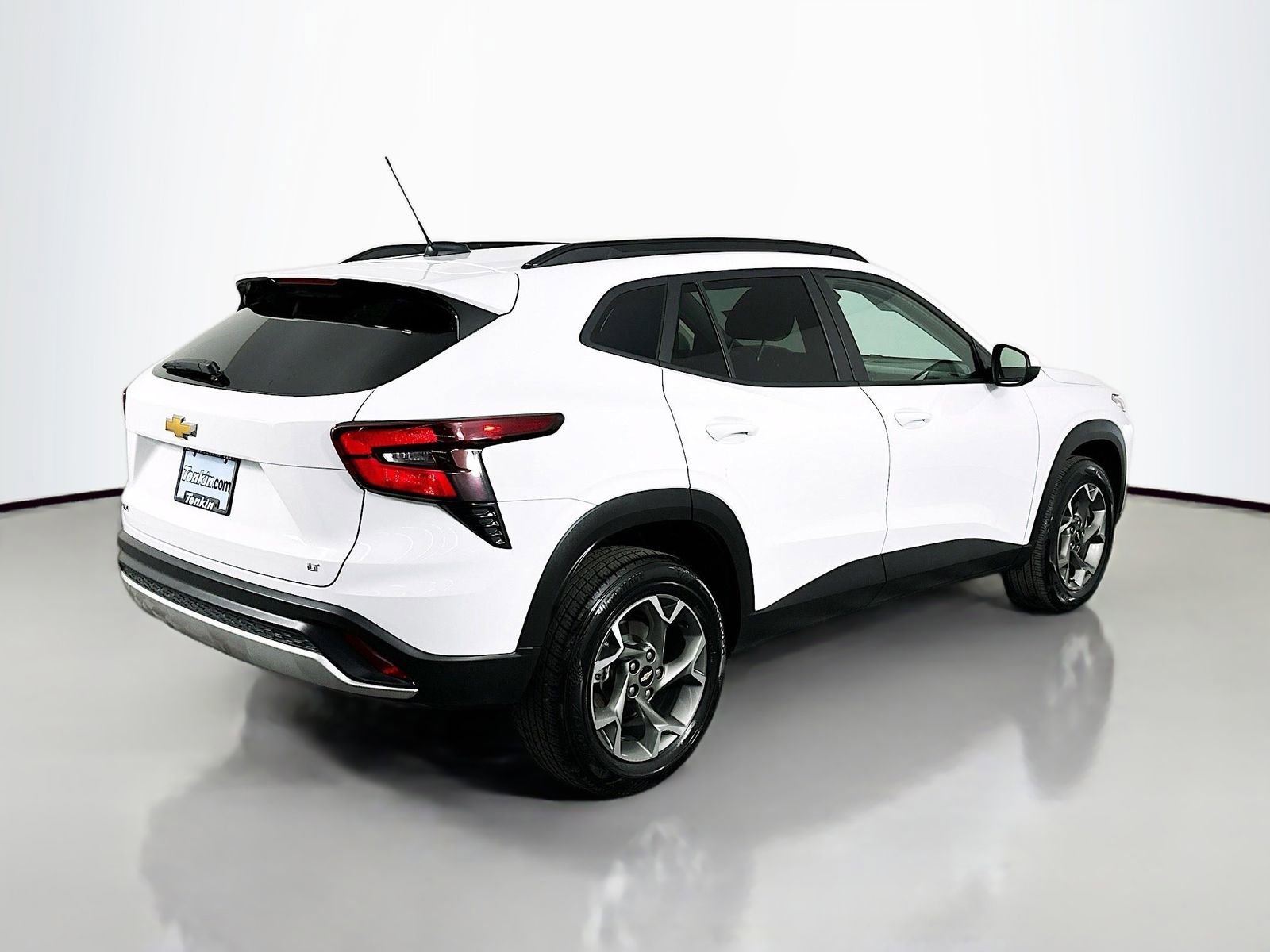 Used 2025 Chevrolet Trax LT FWD image 8