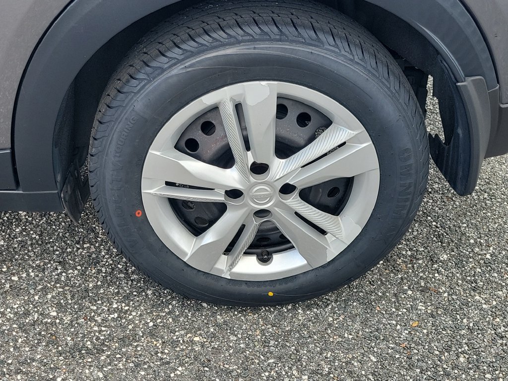 Used 2023 Nissan Kicks S FWD image 5
