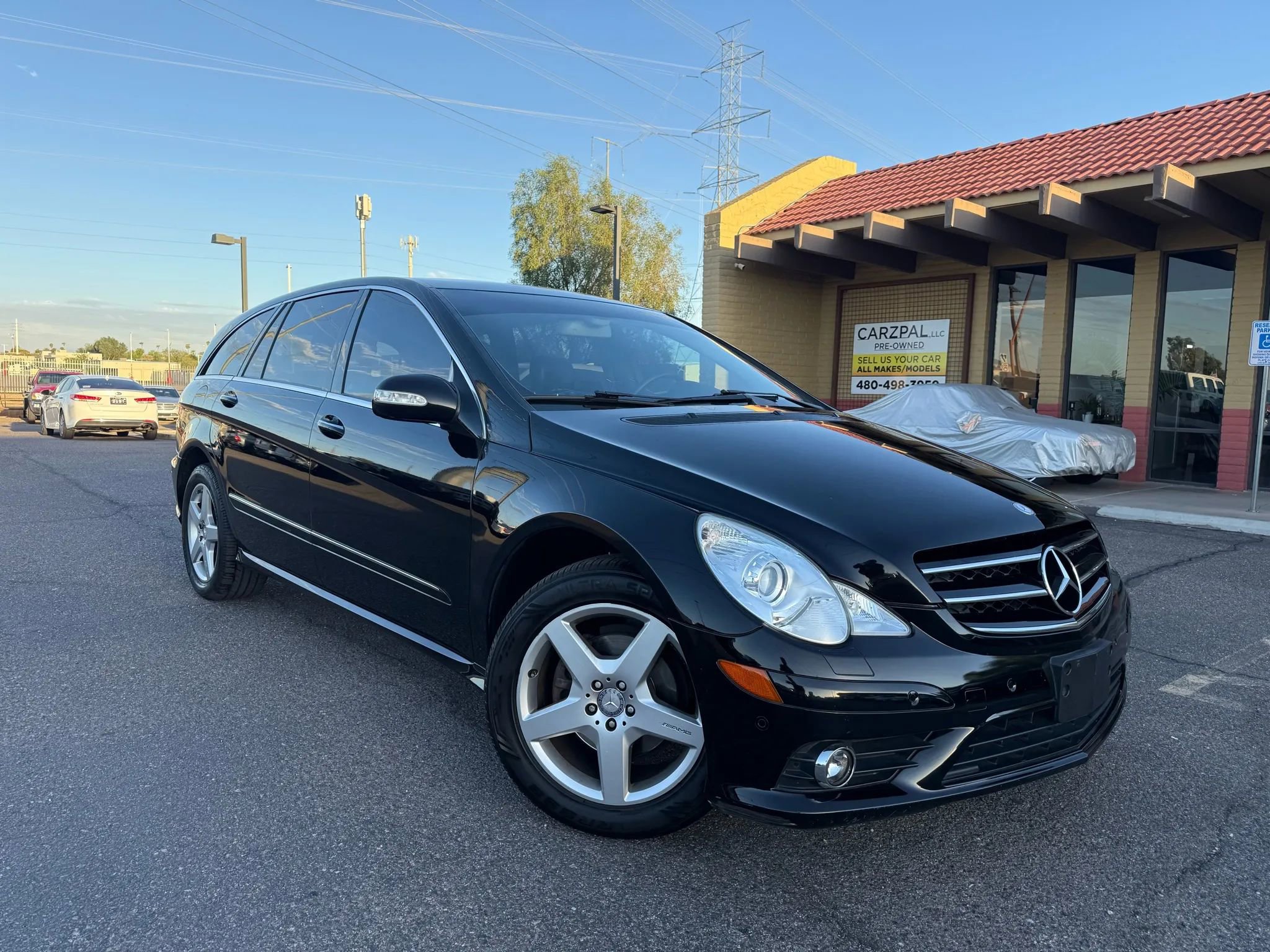 Used 2010 Mercedes-Benz R 350 4MATIC w/ Premium 1 Pkg image 1