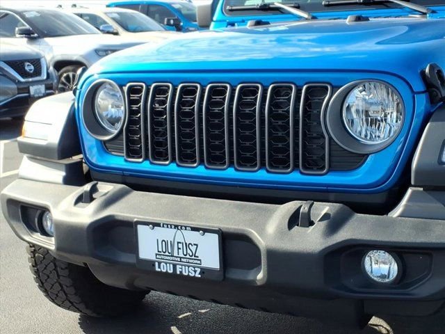 Used 2025 Jeep Wrangler Sport image 33