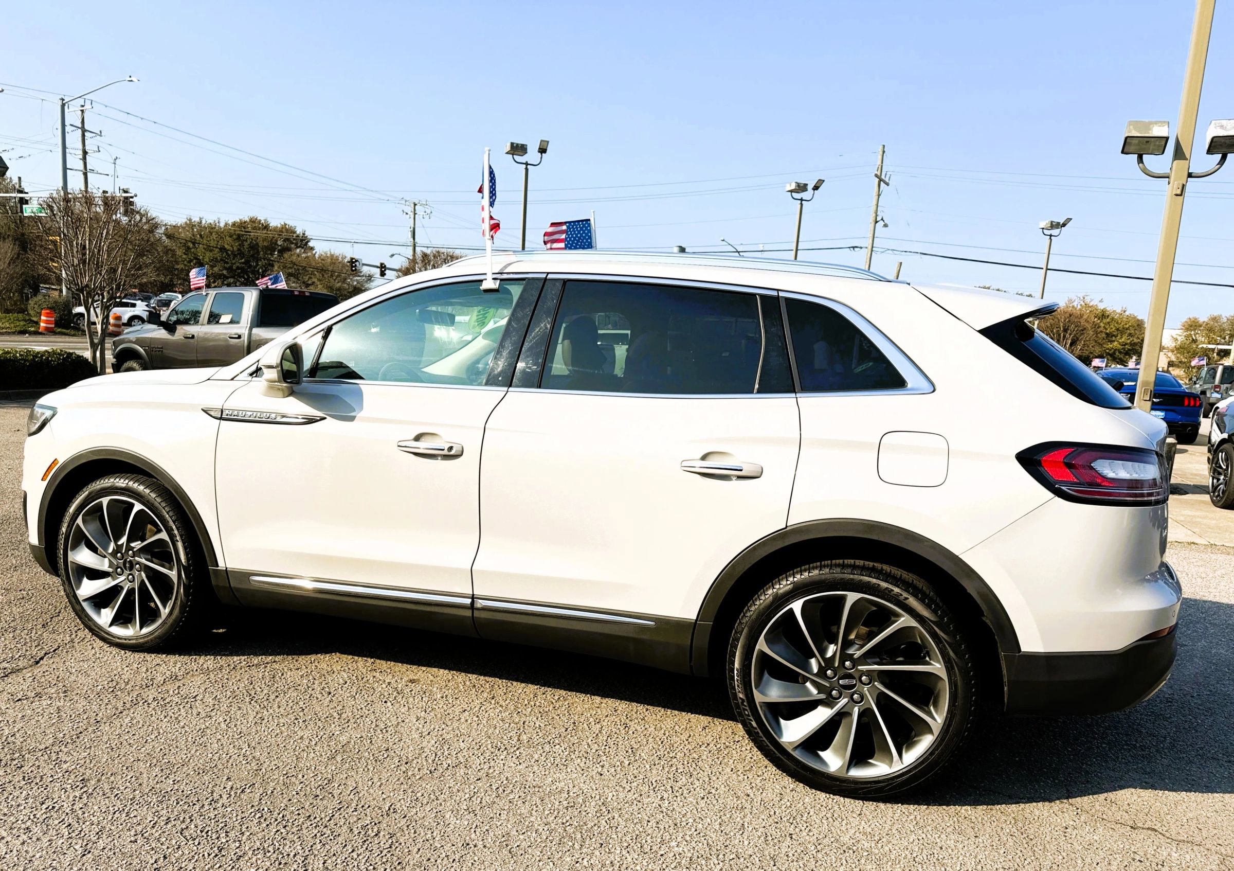 Used 2019 Lincoln Nautilus Reserve image 15