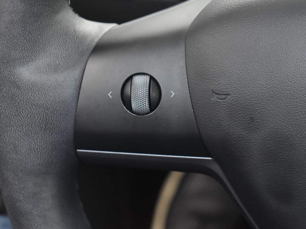 Used 2022 Tesla Model Y Performance image 17