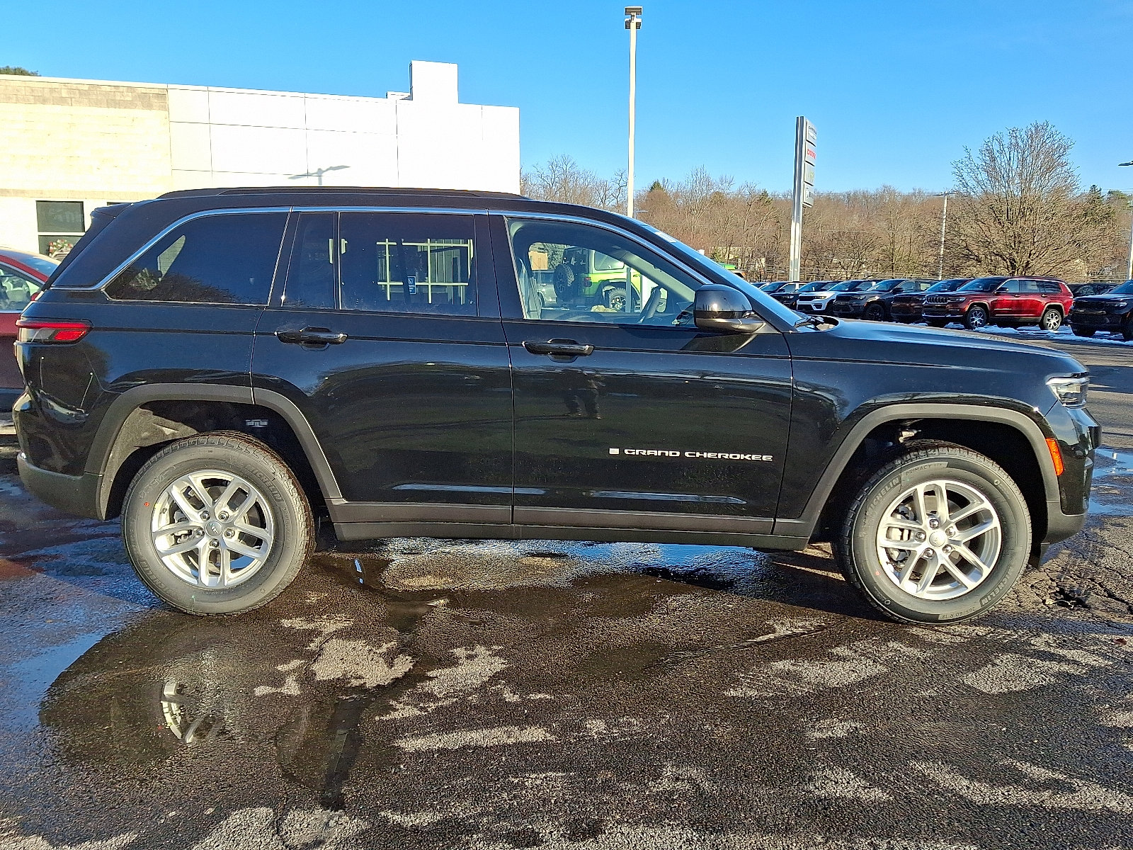New 2025 Jeep Grand Cherokee Laredo X w/ Luxury Tech Group I image 7