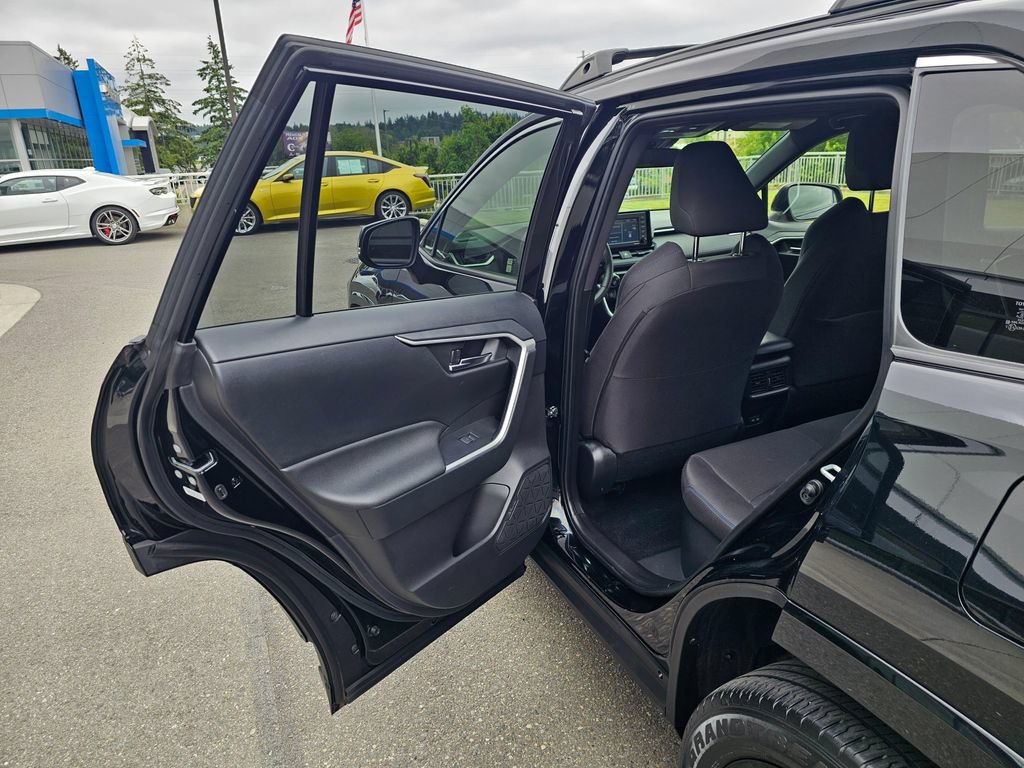 Used 2022 Toyota RAV4 SE w/ SE Grade Weather Package AWD/4WD image 15