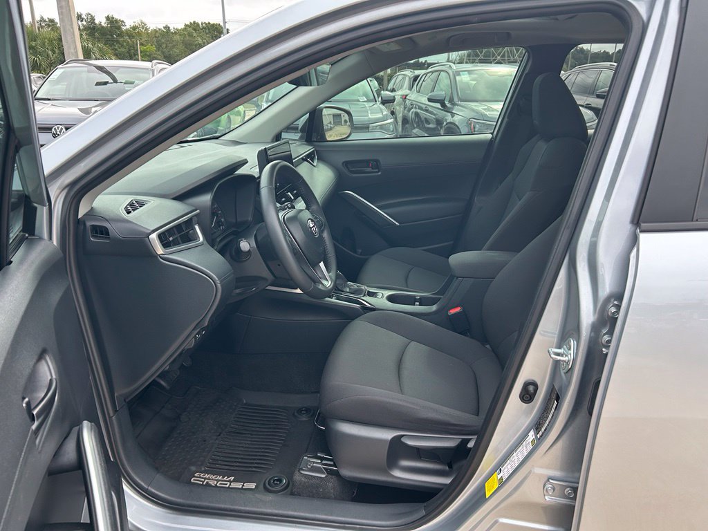 Used 2024 Toyota Corolla Cross LE w/ Moonroof Package FWD image 15