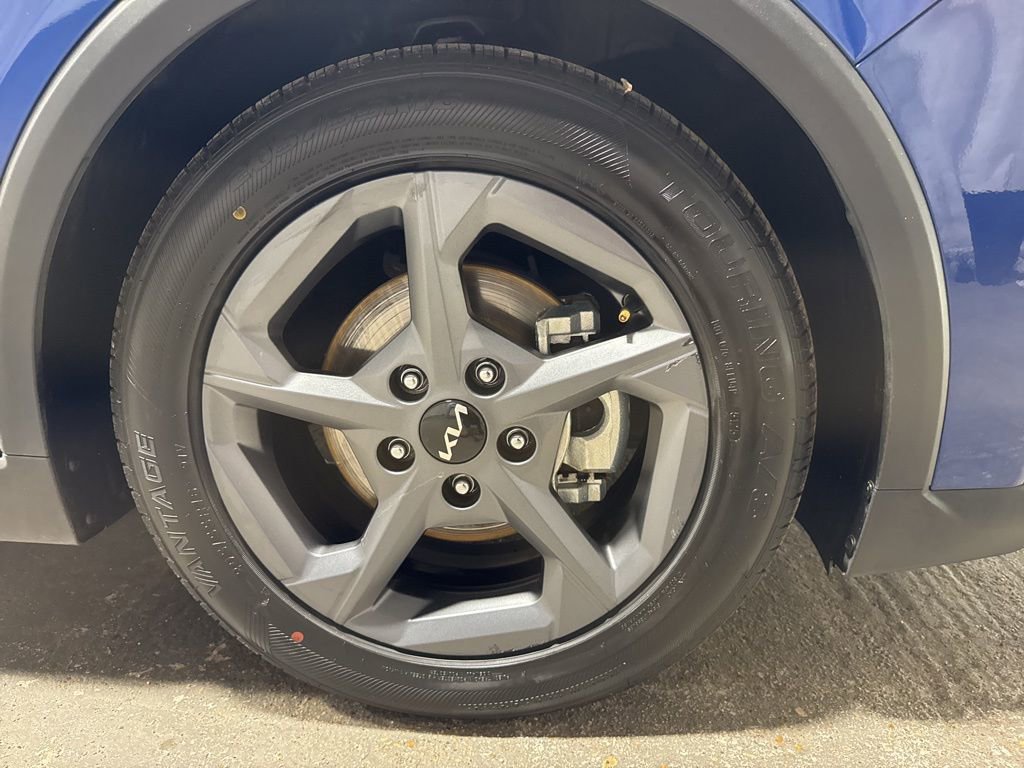 Used 2025 Kia K4 LXS image 39