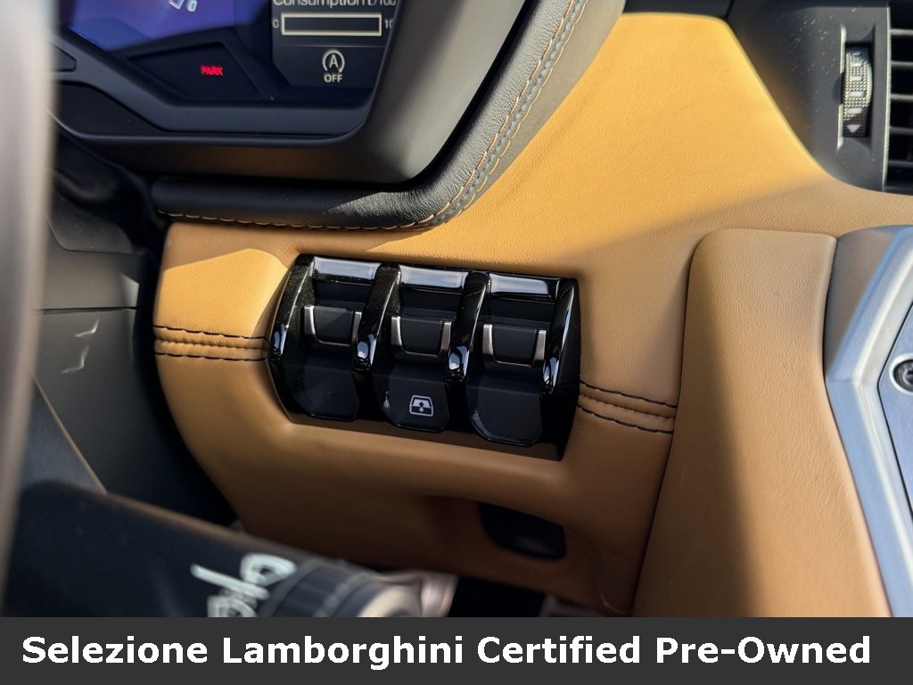 Used 2018 Lamborghini Aventador S image 44