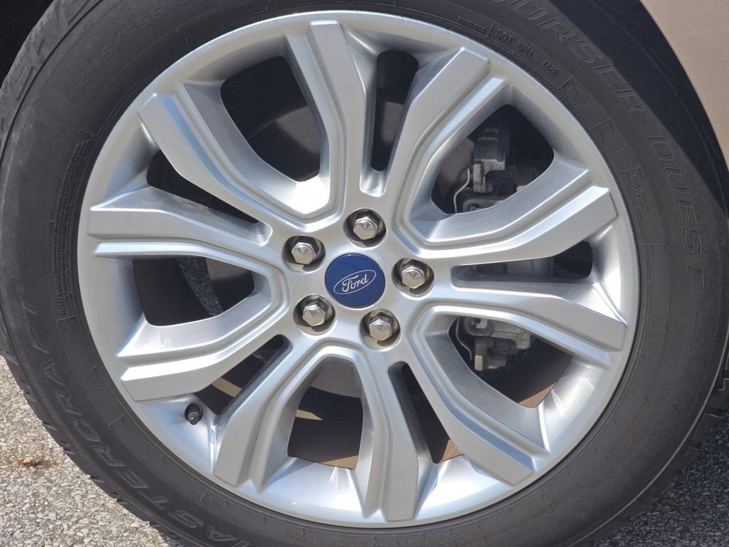 Used 2020 Ford Edge Titanium FWD image 10