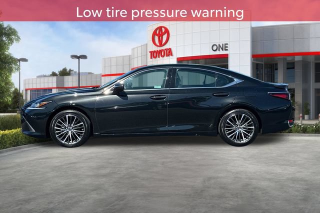 Used 2025 Lexus ES 300h w/ Premium Package FWD image 9